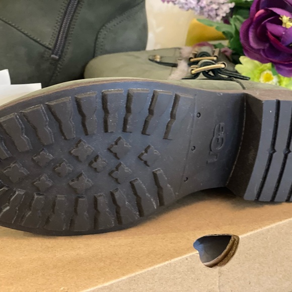 UGG olive green women’s boot - Picture 4 of 13